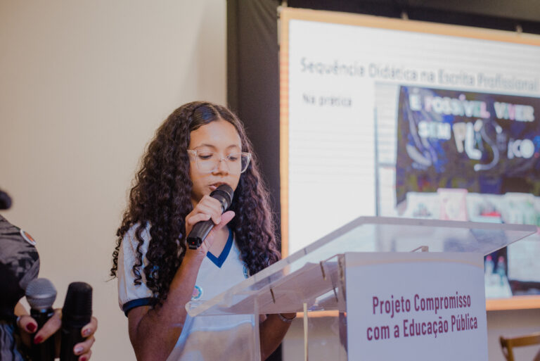 Compromisso com a Educação
